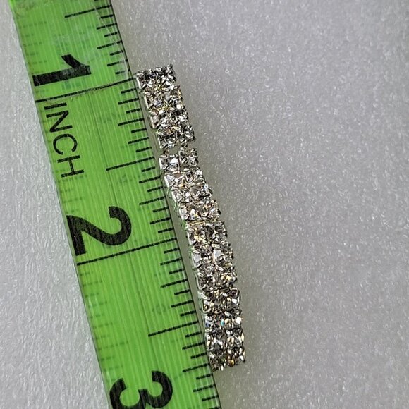Elegant Rhinestone Earring for the Minimalist - Picture 5 of 9